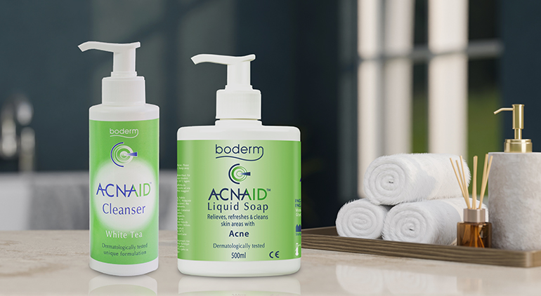 Acanaid de Olyan farma presenta la doble limpieza para pieles con acné