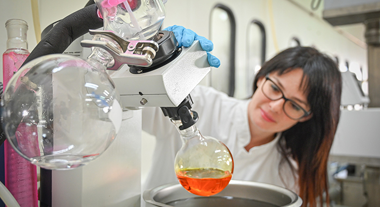 Ainia investiga un proceso continuo con CO2 en busca de ingredientes líquidos de mayor calidad