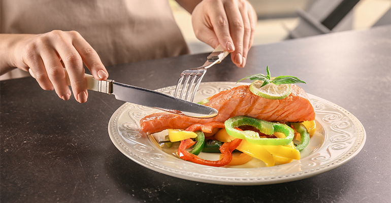 El consumo de alimentos saludables en España sigue por debajo de las recomendaciones nutricionales, según la Fundación Eroski