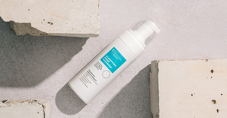 La espuma limpiadora que refuerza la barrera cutánea con microalgas desde el primer paso 