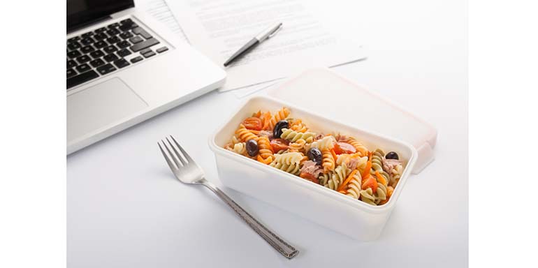 comer-en-trabajo-habitos-que-pasan-factura-digestion
