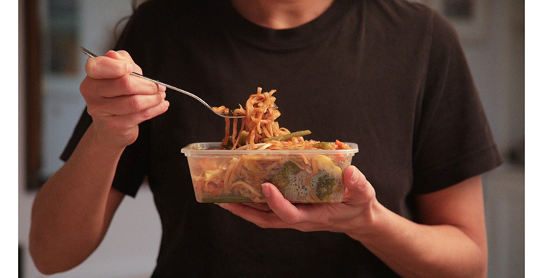 greenpeace-denuncia-que-envases-aptos-microondas-liberan-microplasticos-quimicos-toxicos