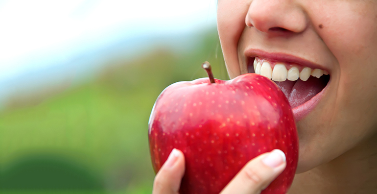 Cómo la alimentación influye en tu salud dental