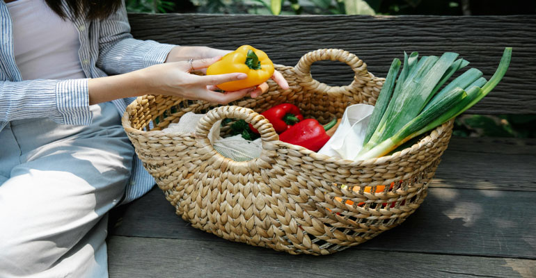 La nutrición desempeña un papel clave para la salud hormonal, fertilidad y bienestar de la mujer