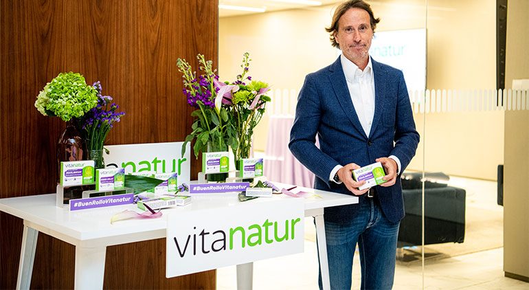 vitanatur-presenta-junto-a-victor-kuppers-dormi-dos-productos-para-el-descanso-y-el-equilibrio-emocional